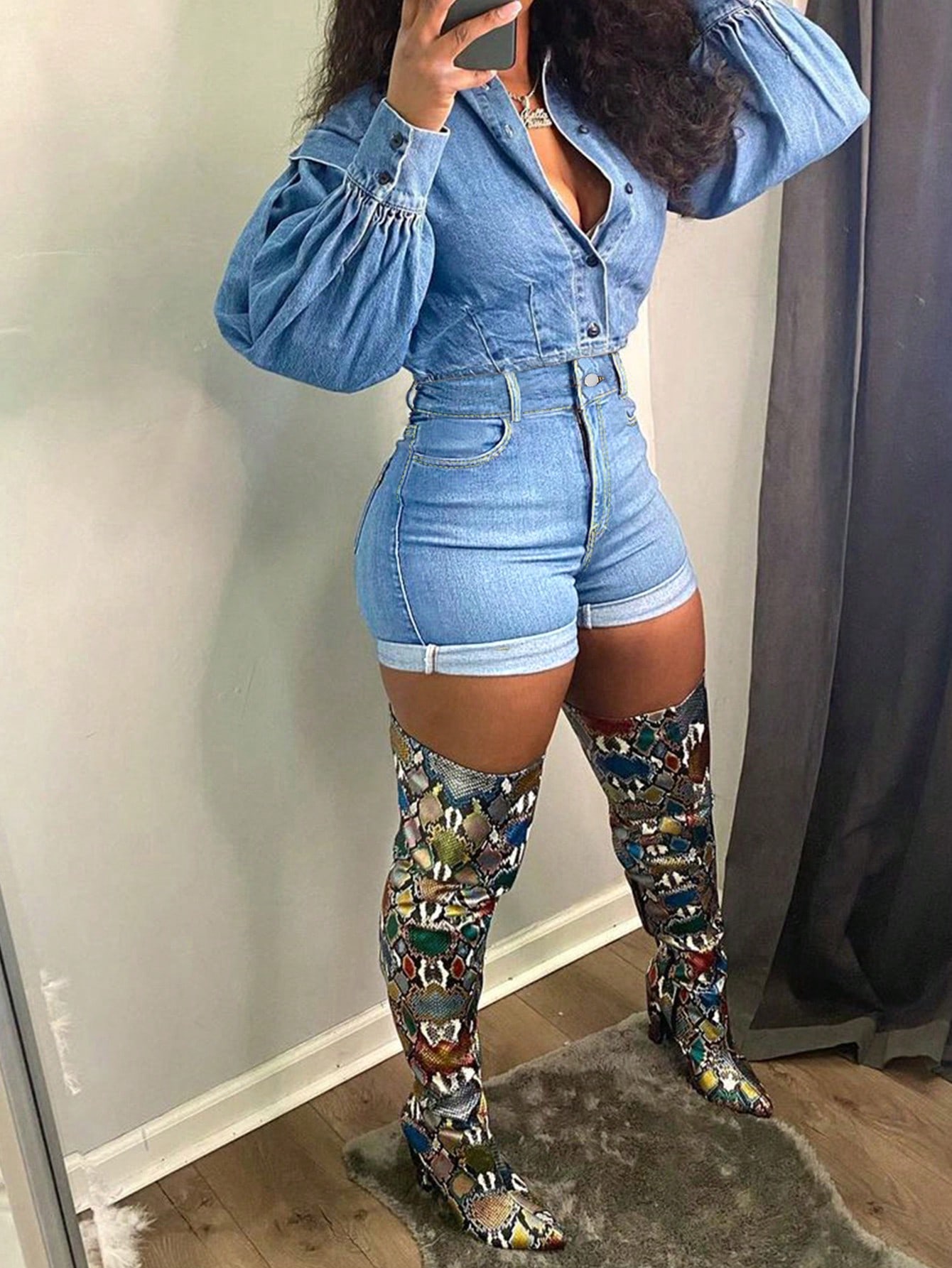 Women Short Jeans With Pockets And Buttons