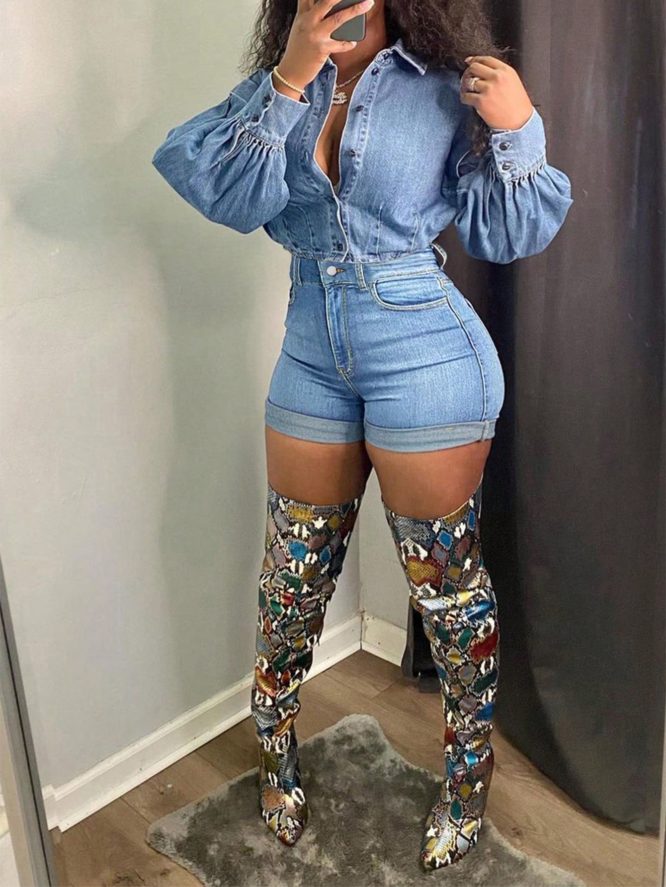 Women Short Jeans With Pockets And Buttons